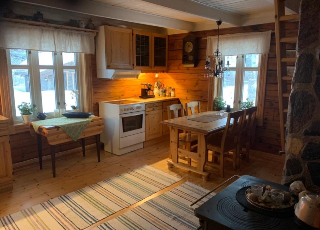 100 Years Old Norwegian Log House In Ferienhaus